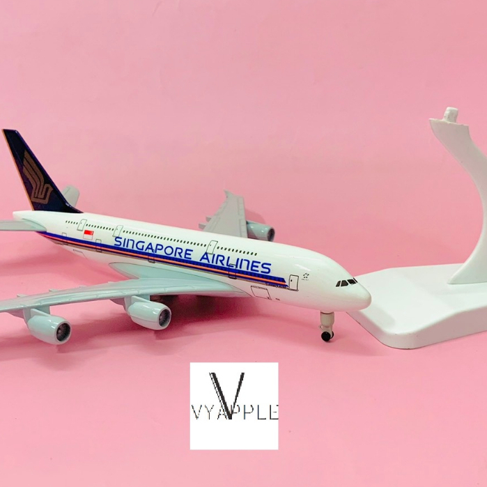 Mô hình máy bay Singapore Air Lines 20cm loại 1 có bánh xe chuẩn đẹp