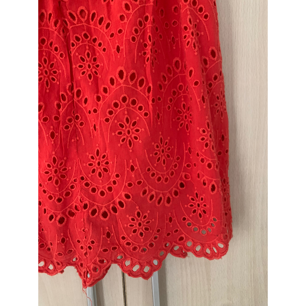 Váy xô đỏ hoa văn đục lỗ hiệu MANGO