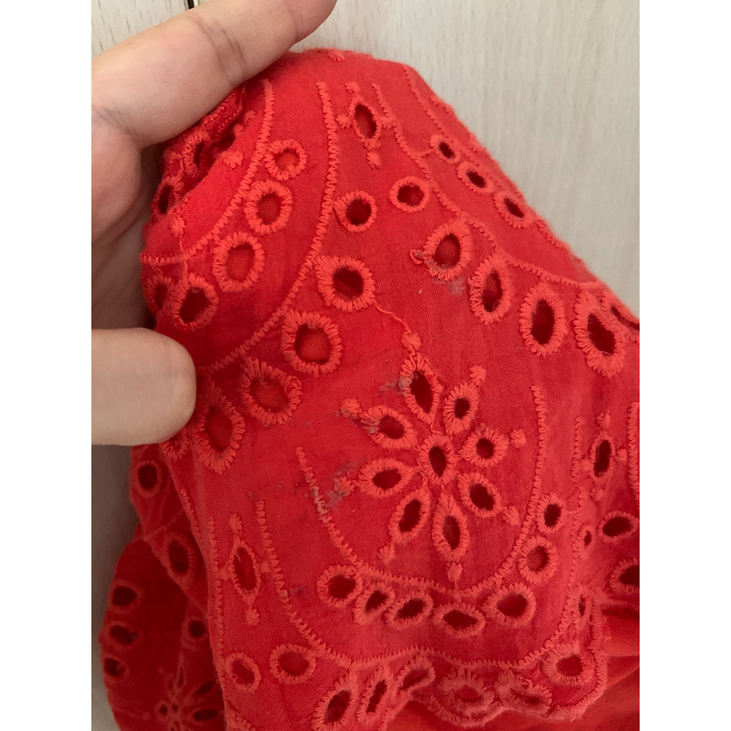 Váy xô đỏ hoa văn đục lỗ hiệu MANGO