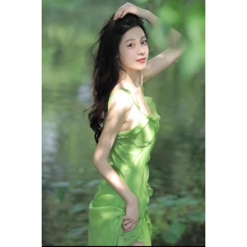 Váy đi biển hai dây bèo dáng xuông màu sắc hot trend 2023