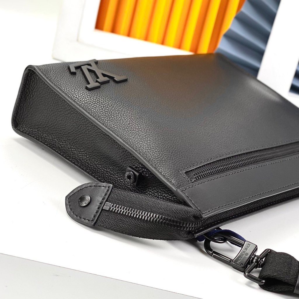 Túi đeo chéo nam Louis Vuition da bò cao cấp