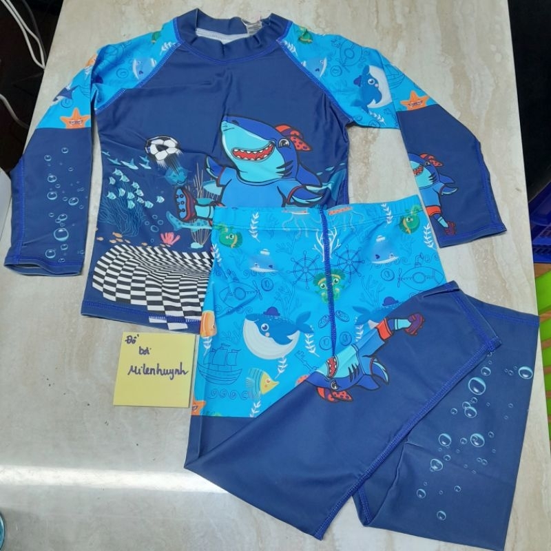 Sét đồ bơi áo tay dài, quần dài bé trai P2418 mẫu cá mập đá bóng, cá mập không gian, ngộ nghĩnh cho bé trai hiệu Yibaidu