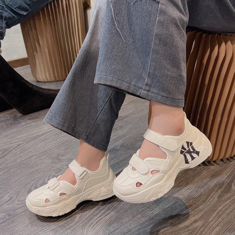 Giày sandal bata thể thao nữ basic in chữ nyia siêu hot đế cao 4cm đi êm màu trắng dể phối đồ - Letty shoes