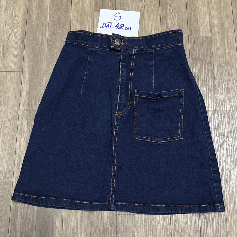 Pass chân váy jeans ngắn, tennis, kaki Thanh Lý