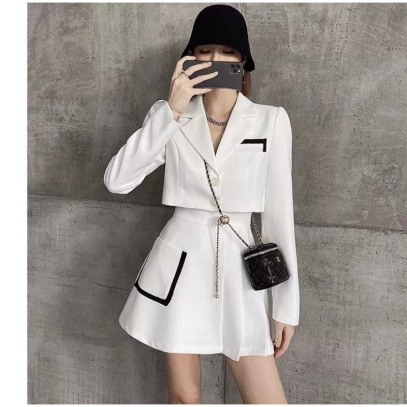 Set áo vest tay phồng croptop phối váy ngắn dáng chữ A có hai màu trắng đen