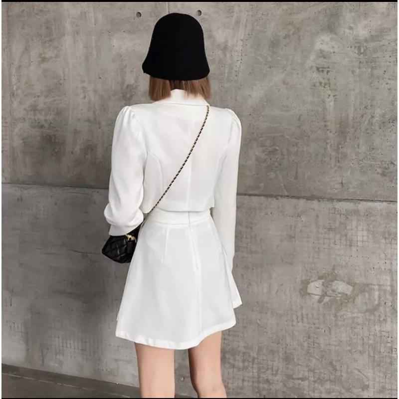 Set áo vest tay phồng croptop phối váy ngắn dáng chữ A có hai màu trắng đen