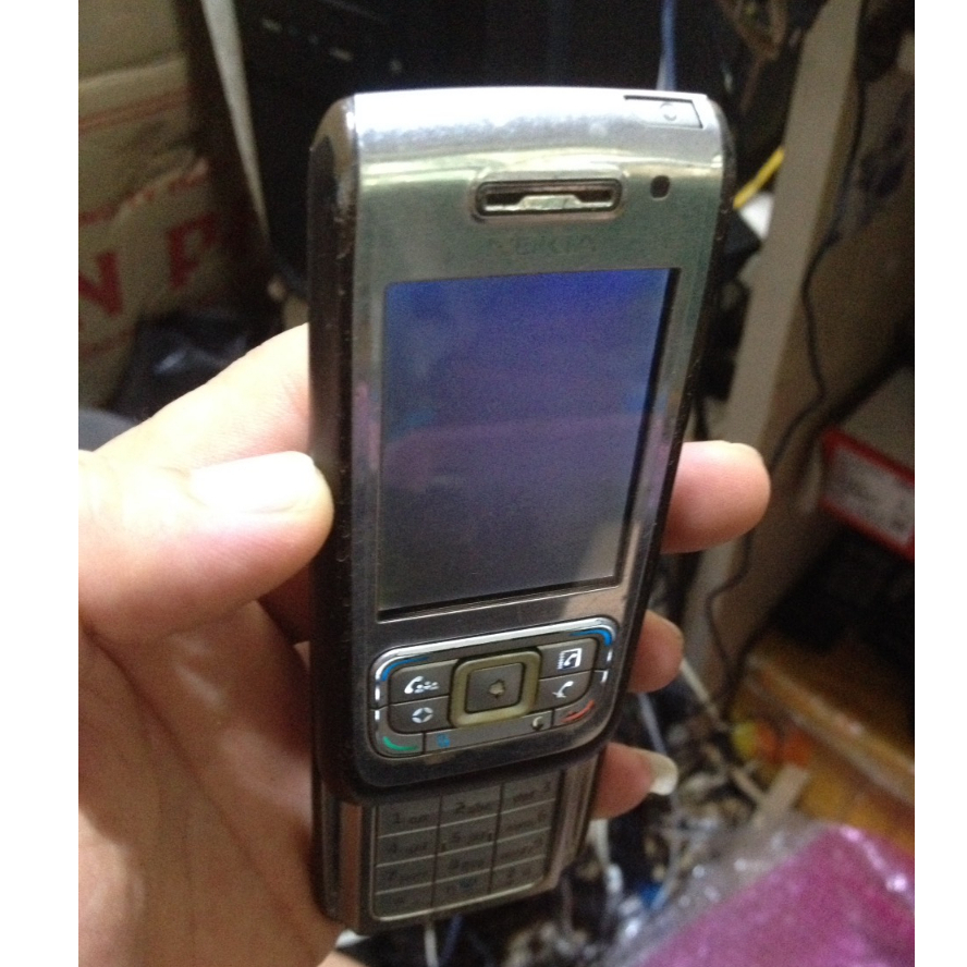 Xác NOKIA E65 lên lỗi màn như hình, không bin, không nắp, anh em lấy linh kiện