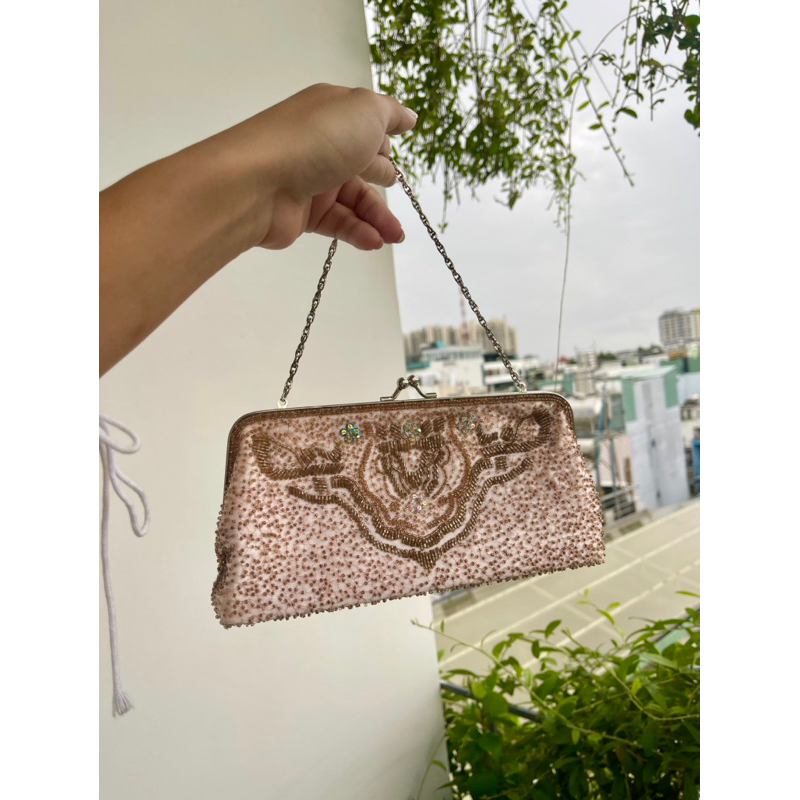 Ví cầm tay đính cườm Kumikyoku màu hồng pastel dự tiệc