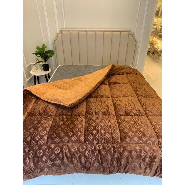 Chăn lông cừu họa tiết LV, chăn đại hàn cao cấp dày 3 lớp kích thước 2m3x2m