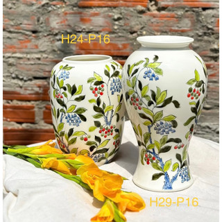 Bình cắm hoa gốm sứ Bát Tràng, họa tiết vẽ thủ công.