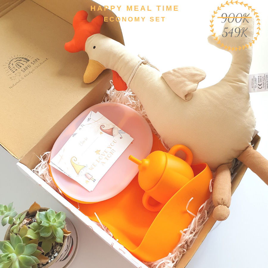 Set quà tặng đầy tháng - Happy Meal Time - Economy 4 món - khay ăn dặm chia ngăn, đế hút chân không chống đổ, yếm ăn dặm