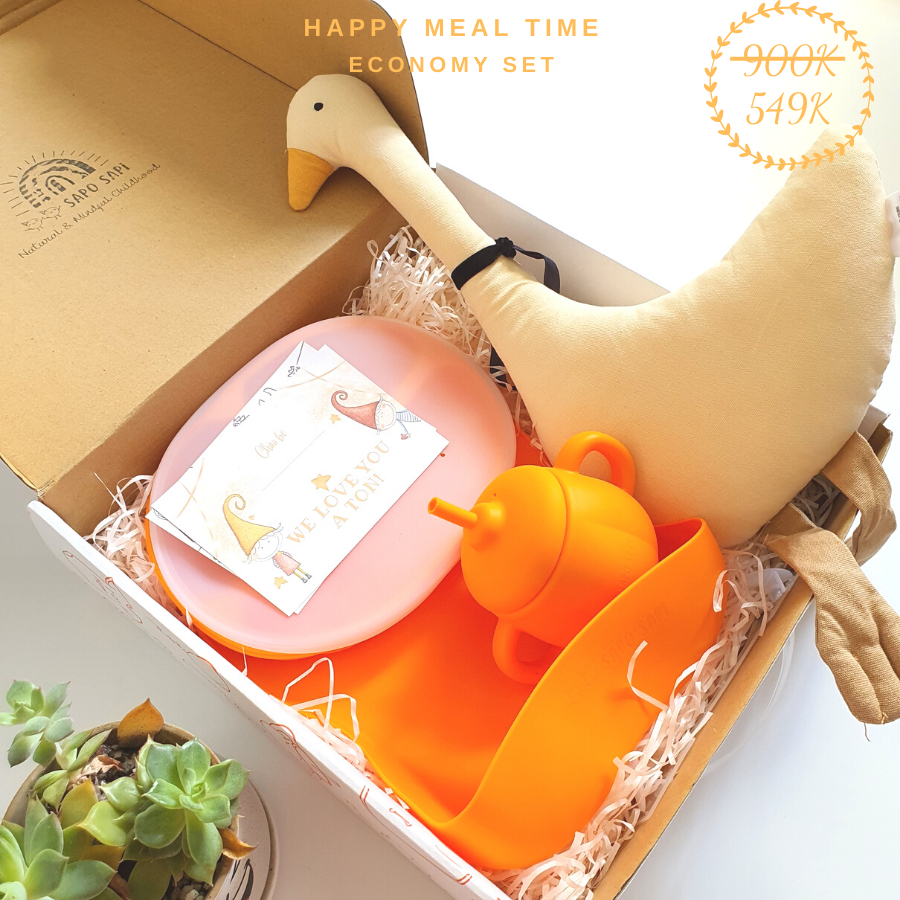 Set quà tặng đầy tháng - Happy Meal Time - Economy 4 món - khay ăn dặm chia ngăn, đế hút chân không chống đổ, yếm ăn dặm