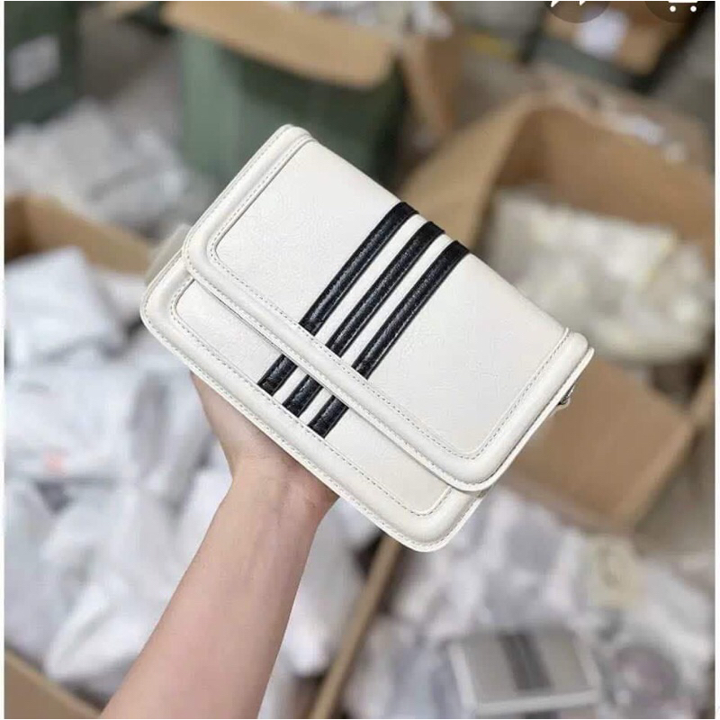 Túi đeo chéo da nhăn phối 3 sọc mẫu mới 2023 , túi xách nữ thể thao