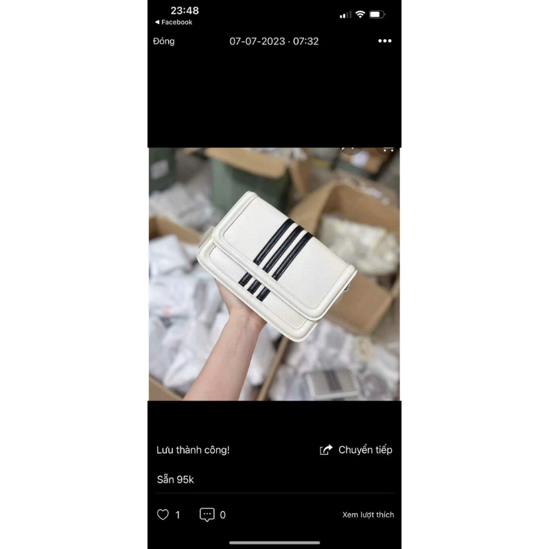 Túi đeo chéo da nhăn phối 3 sọc mẫu mới 2023 , túi xách nữ thể thao