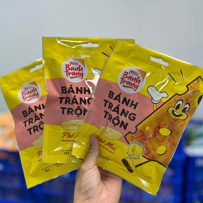 Bánh Tráng trộn  mix  6 vị, đùi gà, tôm satế, phô mai, sa tế bò, chanh xả, rong biển. bánh tráng trộn ăn liền cho trẻ em
