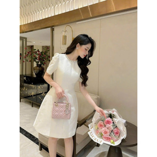 ĐẦM CỔ VIỀN ĐÁ