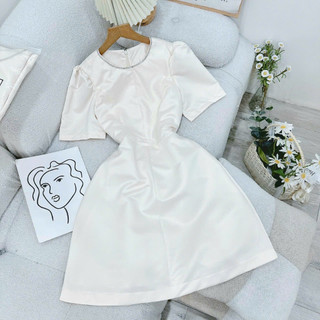 ĐẦM CỔ VIỀN ĐÁ