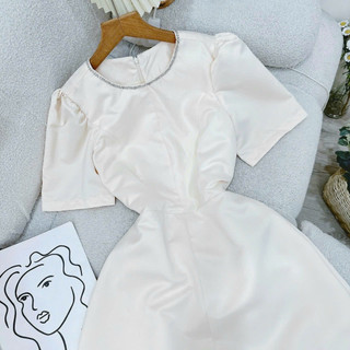 ĐẦM CỔ VIỀN ĐÁ