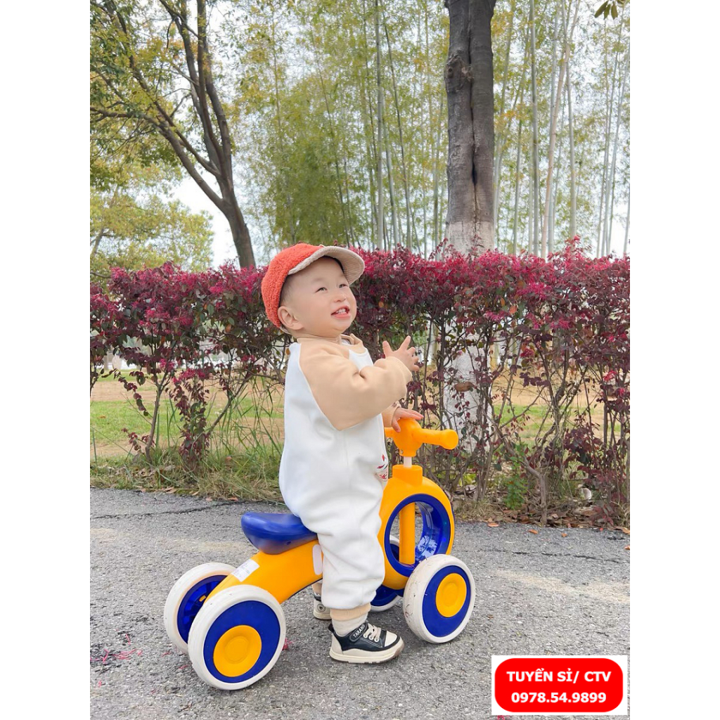 Xe chòi chân thăng bằng 4 bánh cho bé phi hành gia cao cấp kèm nhạc và đèn