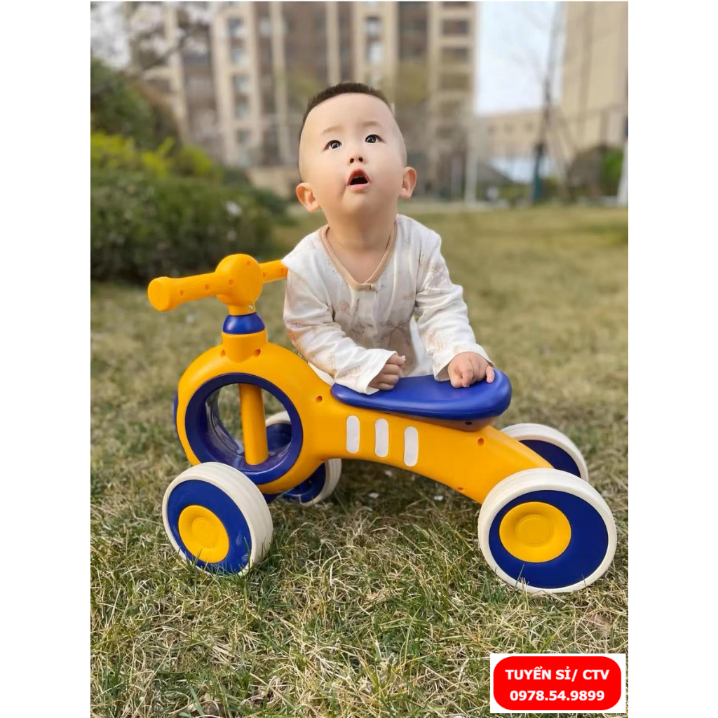 Xe chòi chân thăng bằng 4 bánh cho bé phi hành gia cao cấp kèm nhạc và đèn