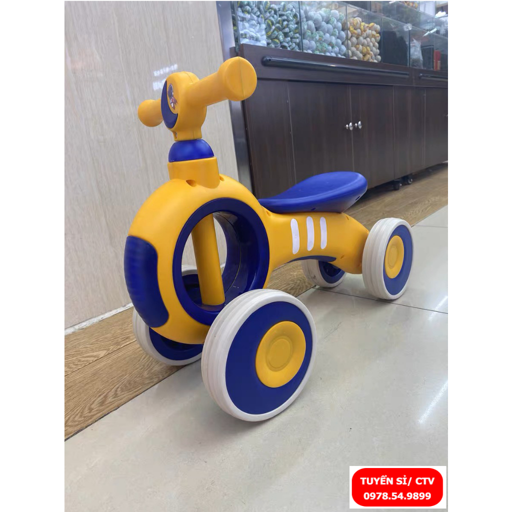 Xe chòi chân thăng bằng 4 bánh cho bé phi hành gia cao cấp kèm nhạc và đèn