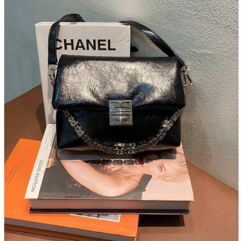 Túi Xách Nữ Kẹp Nách Da Mềm Phối Xích Khoá Vuông Túi Đeo Chéo Nữ