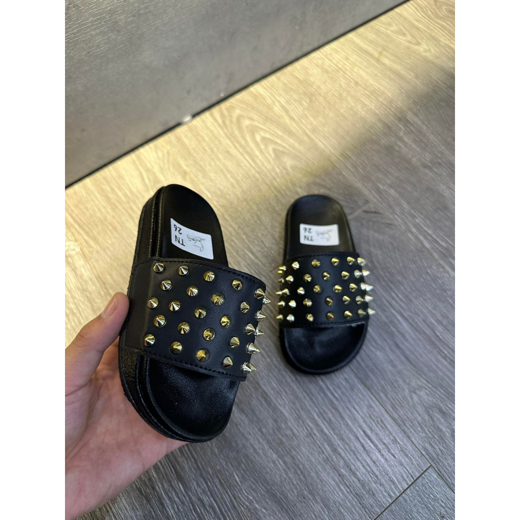 Dép lê Louboutin full đinh cho bé, dép full đinh siêu nhẹ có đế chống trơn trượt