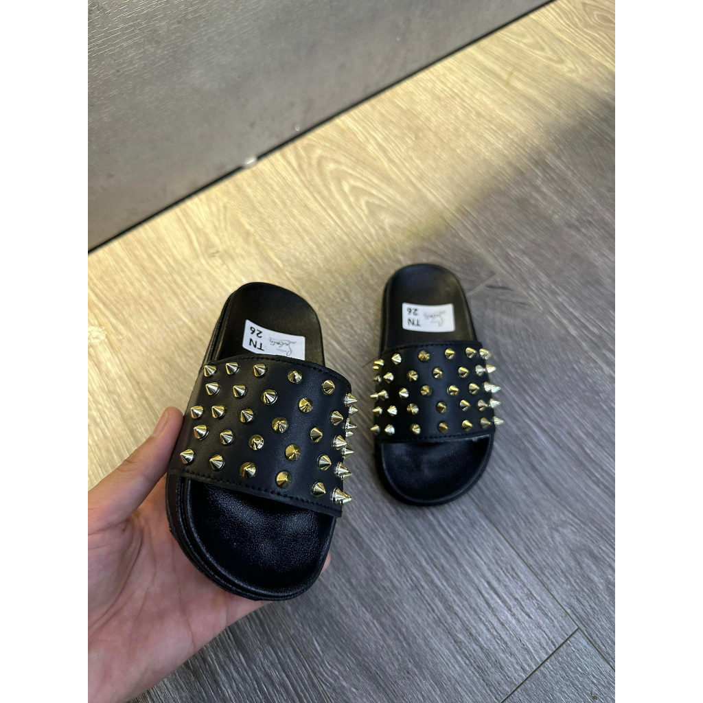 Dép lê Louboutin full đinh cho bé, dép full đinh siêu nhẹ có đế chống trơn trượt
