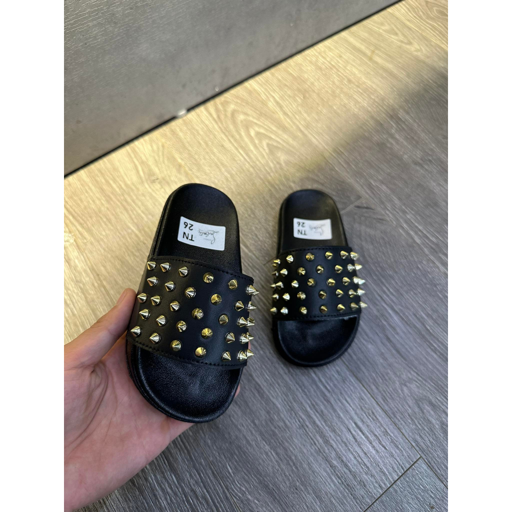 Dép lê Louboutin full đinh cho bé, dép full đinh siêu nhẹ có đế chống trơn trượt