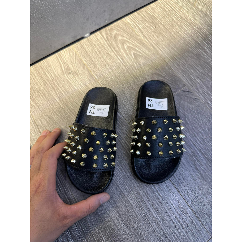Dép lê Louboutin full đinh cho bé, dép full đinh siêu nhẹ có đế chống trơn trượt