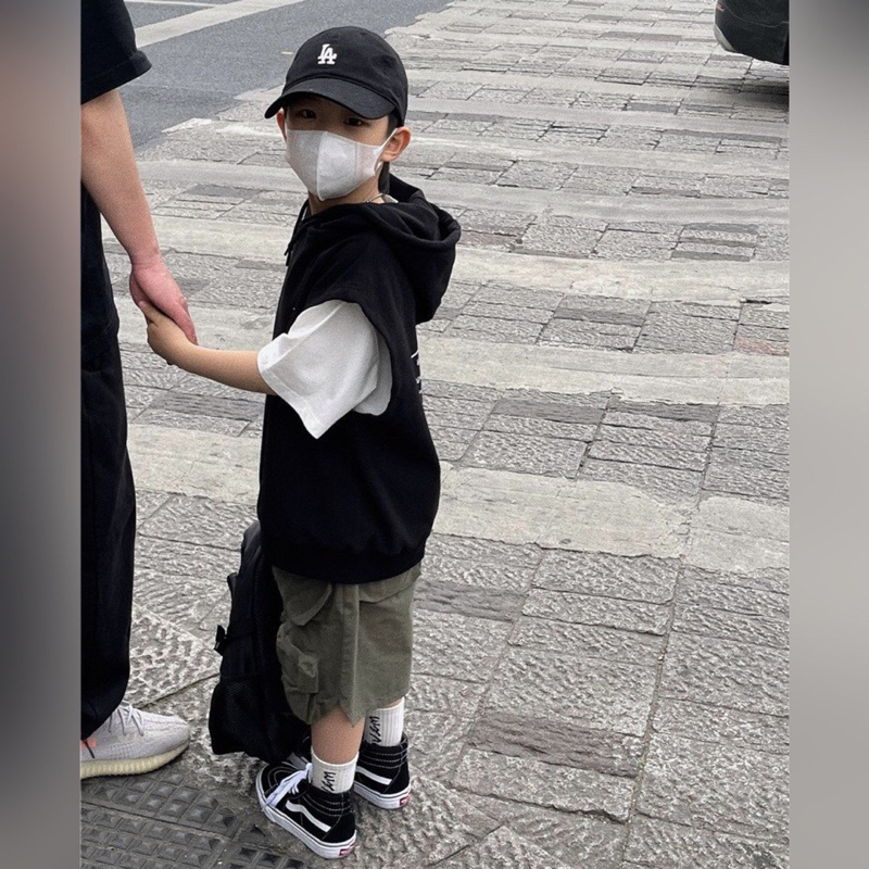 Áo ba lỗ bé trai có mũ chữ lưng A351 size 100-150, áo tanktop trẻ em quảng châu cao cấp