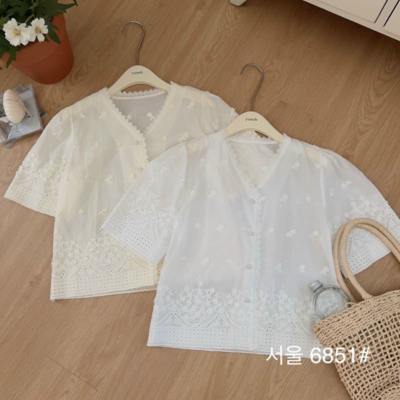 Áo Sơ Mi Nữ Cổ Tìm Viền Ren Hoạ Tiết Hoa Nổi Và Thêu Đục Lỗ QCCC Trẻ Trung Thanh Lịch