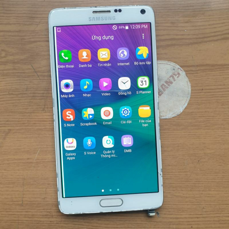 Điện thoại samsung note 4 kính nứt và sọc mép