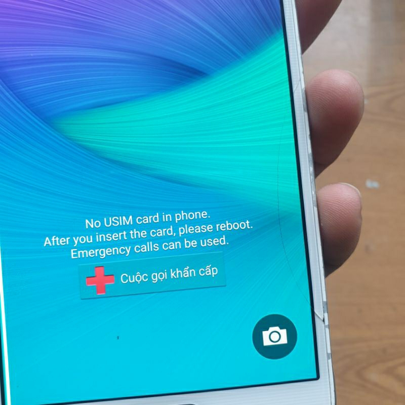 Điện thoại samsung note 4 kính nứt và sọc mép