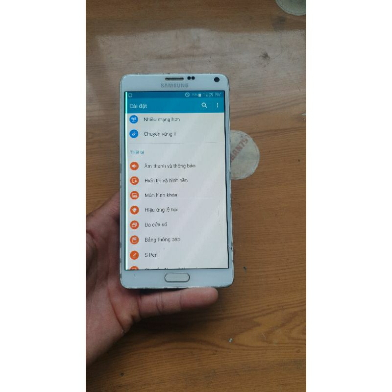 Điện thoại samsung note 4 kính nứt và sọc mép