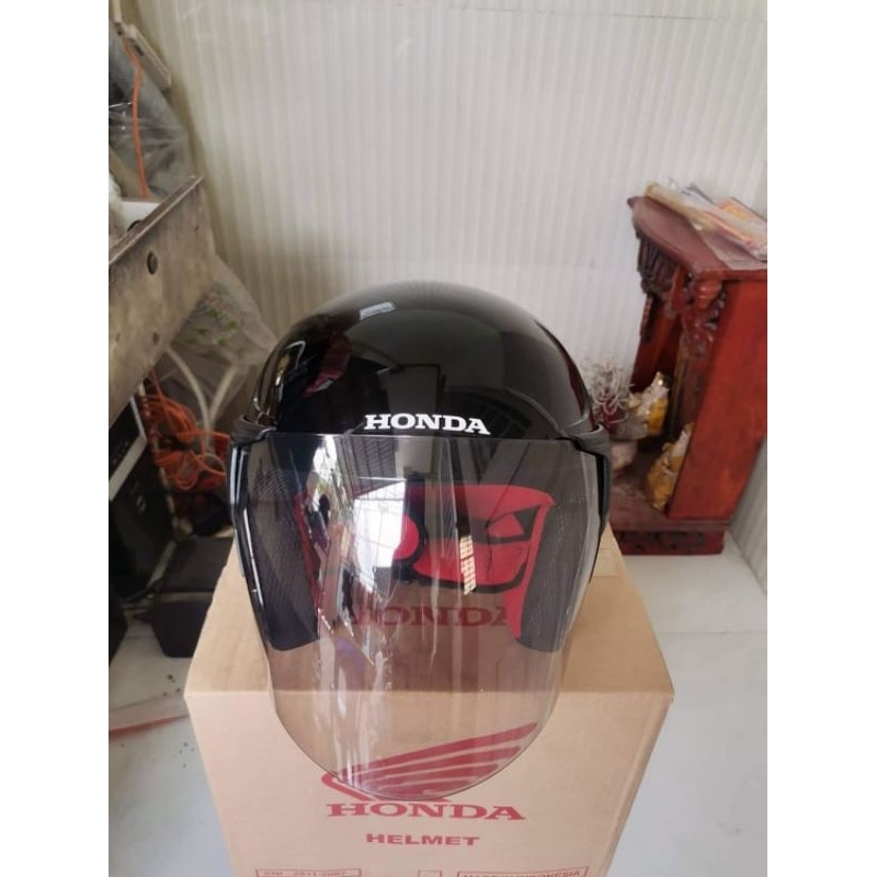 Nón mũ bảo hiểm Honda 3/4 mẫu siêu phẩm. Có xước nhẹ do rách thùng .