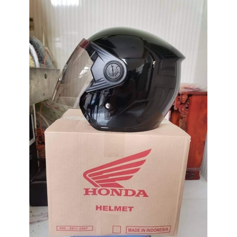 Nón mũ bảo hiểm Honda 3/4 mẫu siêu phẩm. Có xước nhẹ do rách thùng .