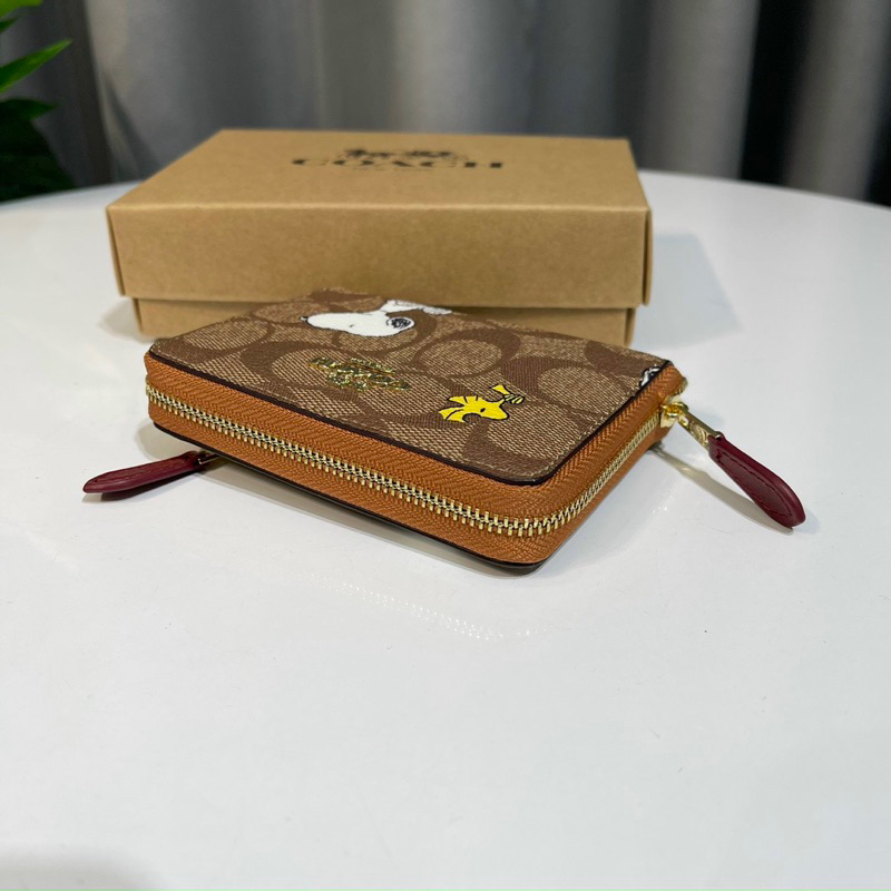 Ví Coach ngắn X Peanuts Small Zip