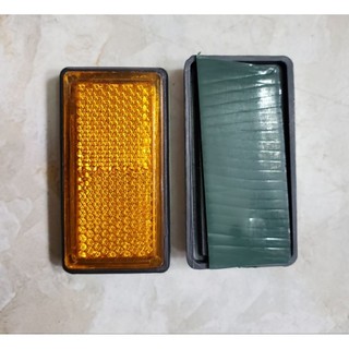 Tấm phản quang gắn 2 bên phuột xe điện....