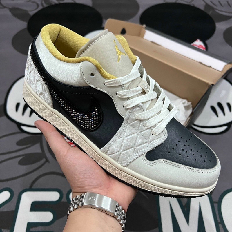 Giày thể thao Jordan 1 Low Beaded swoosh, Giày JD1 vạch đính đá