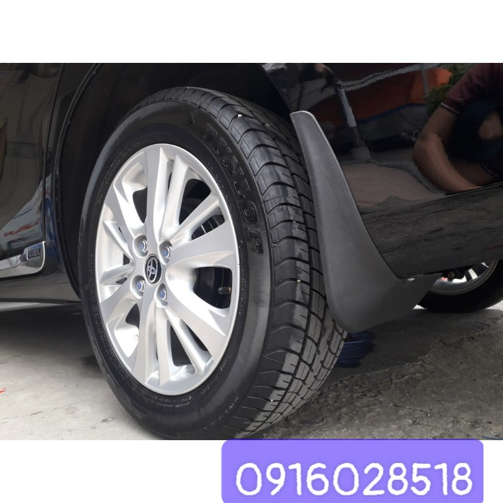 Bộ 4 chắn bùn bánh xe Altis 2012 2013 nhựa dẻo, loại bền
