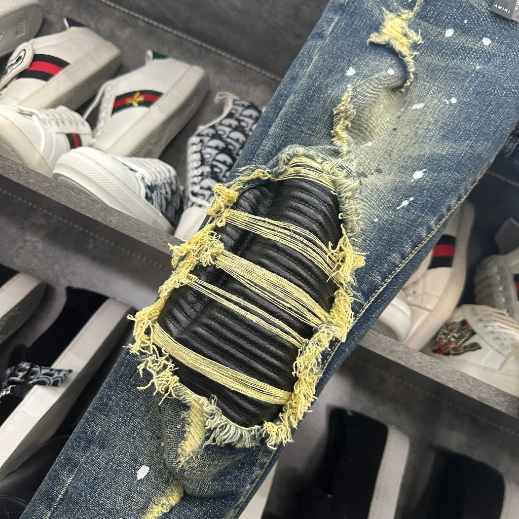 Quần AMIRI 4 Khuy Xanh Bụi Gối Vá Phối Ống Loang Vàng Quần Jean bò nam slimfit wash xanh khói rách xước Amiri