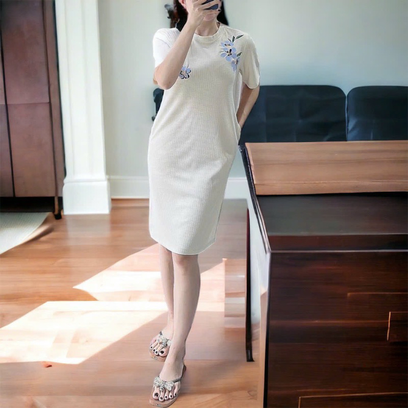 Đầm thun thêu hoa