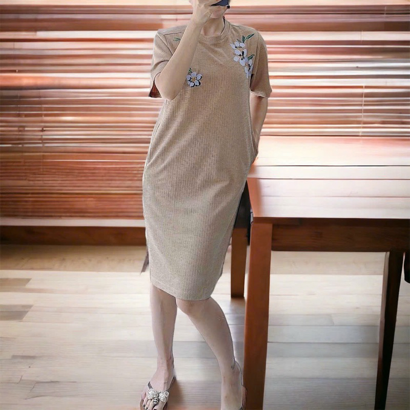 Đầm thun thêu hoa