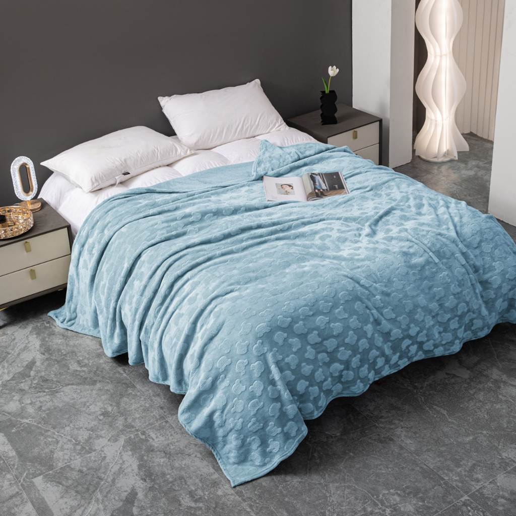 Chăn lông tuyết cao cấp , lông tuyết xuất châu âu siêu mềm mịn, kích thước 2mx2m3 họa tiết hình gấu cực hót