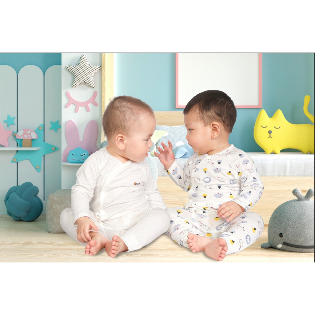 Bộ quần áo dài tay cài lệch Arich cho bé từ 6 tháng đến 18 tháng