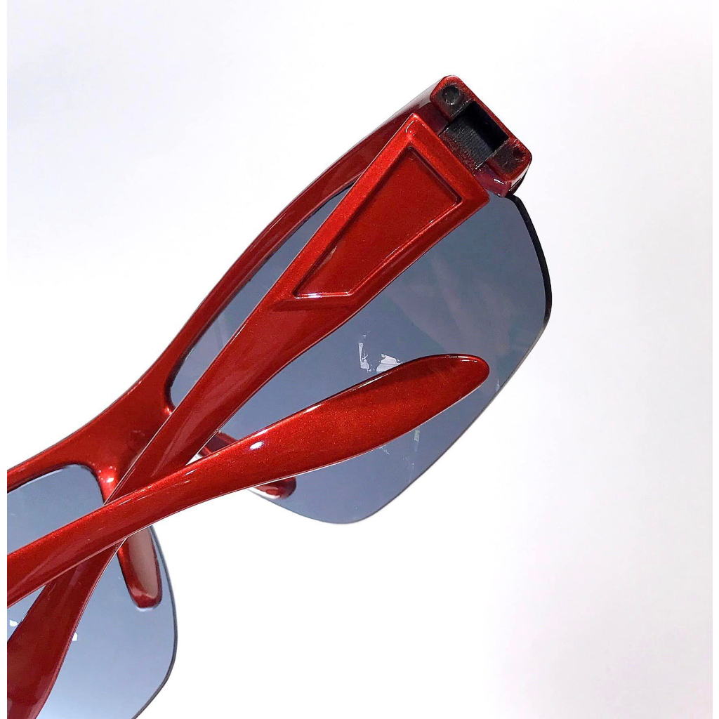 Kính mát thể thao