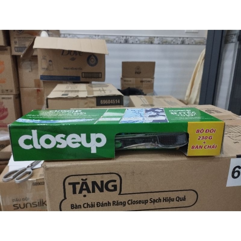 Kem đánh răng closeup bạc hà 230g