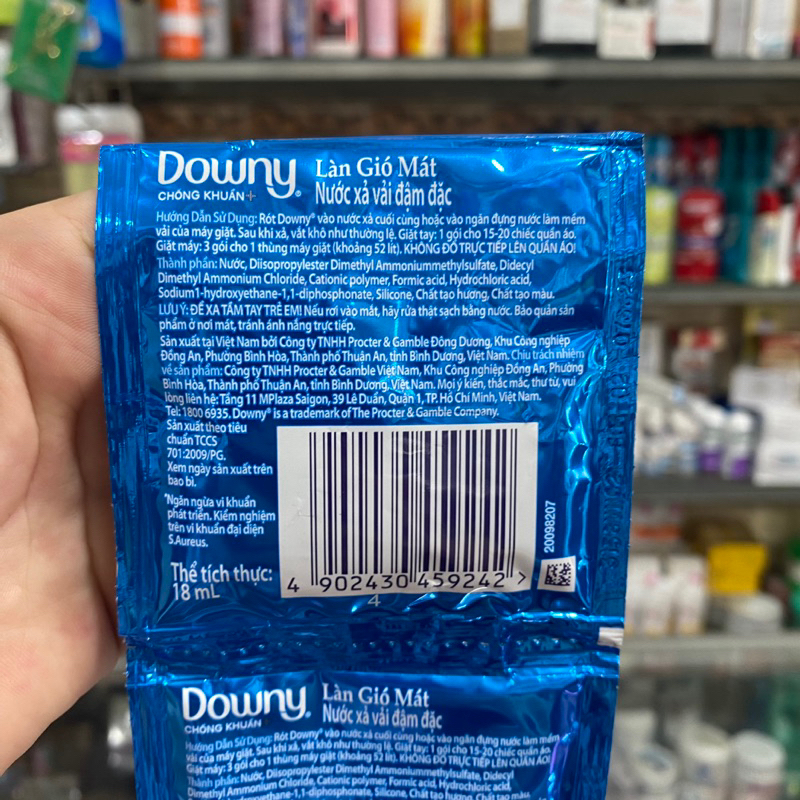 1 dây nước xả vải đậm đặc Downy làn gió mát