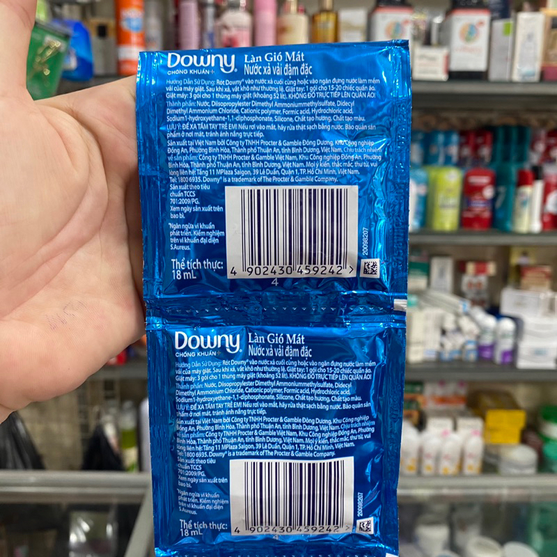 1 dây nước xả vải đậm đặc Downy làn gió mát
